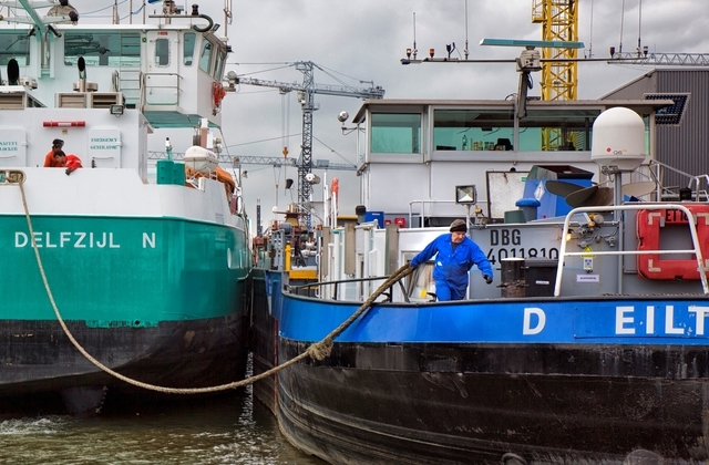 De Waal feliciteert Reederei Jaegers